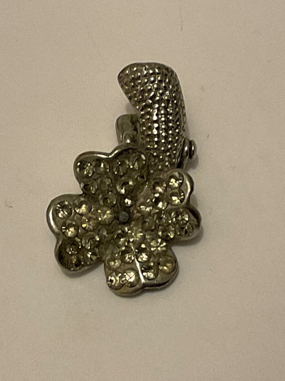 Small hair clips